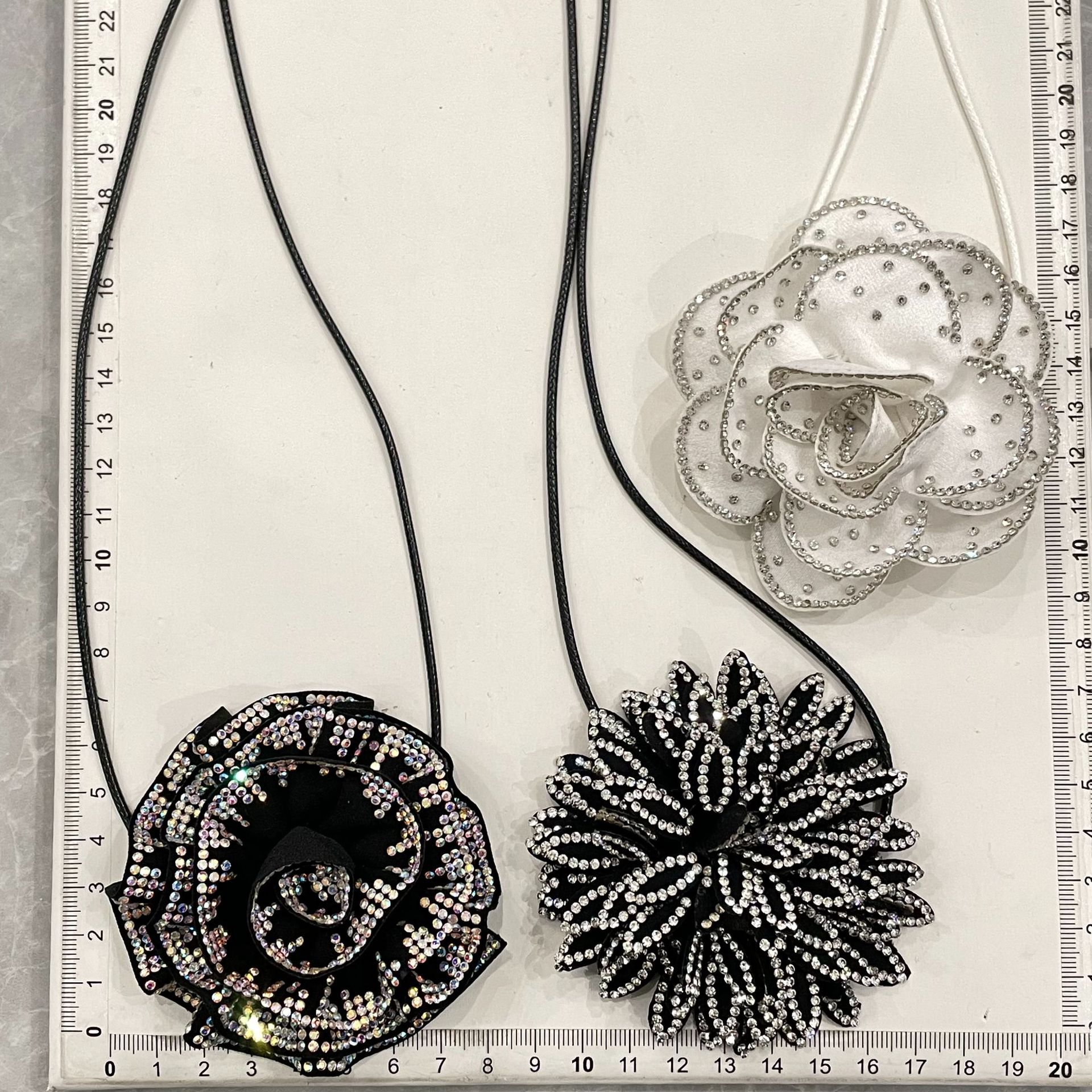 Title 1, Collana girocollo con fiori di diamanti retrò, ...