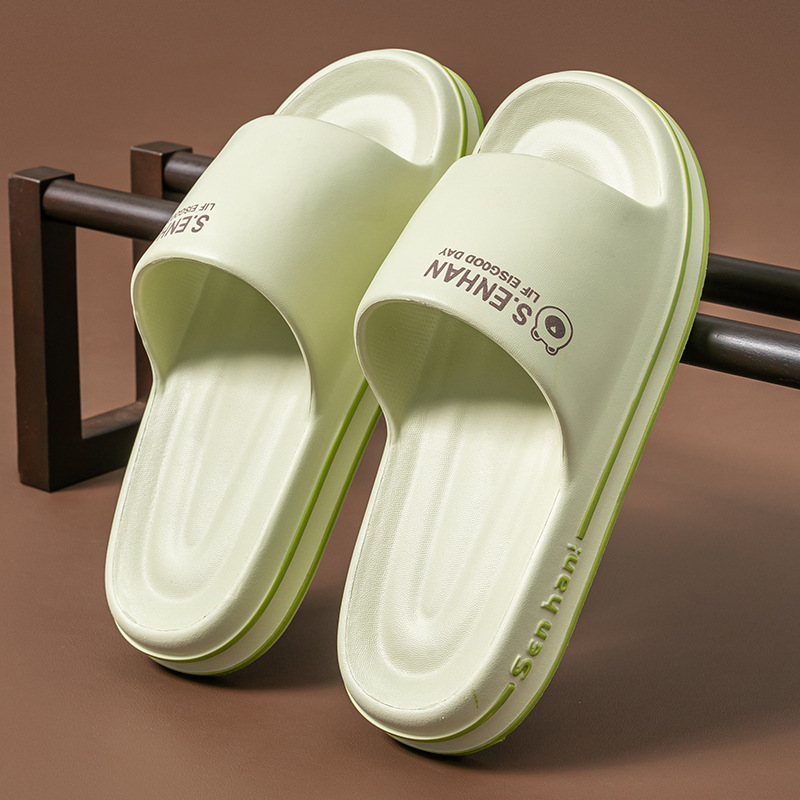 Zapatillas de verano para hombre al aire libre con sensación de pisar nubes, modelo nuevo 2025, sandalias domésticas antideslizantes de EVA para baño interior y hogar para hombres.