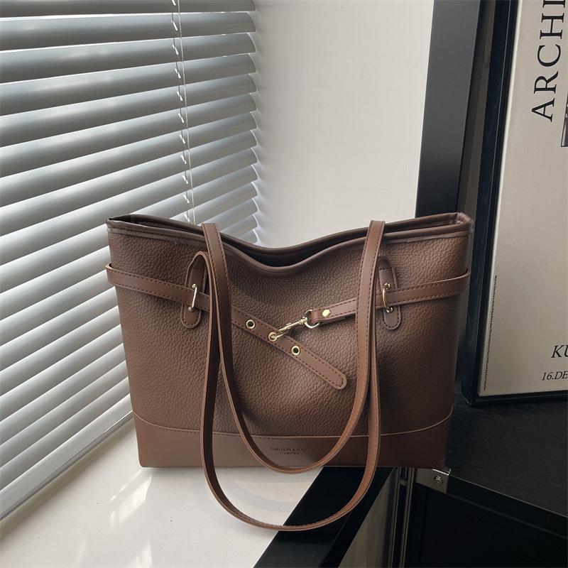 Bolsa de mano casual de gran capacidad para mujeres 2026 primavera nueva bolsa de hombro simple de color para trabajar bolsa de brazo