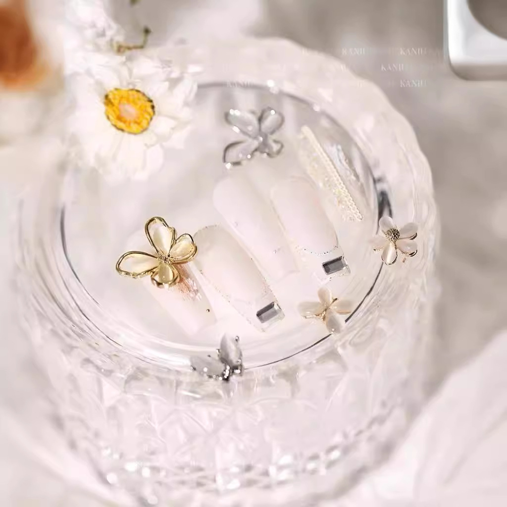 Accesorios de uñas Opal Mariposa nueva flor de lujo ligero Aleación de diamantes accesorios pegatinas de uñas decoración de diamantes de imitación al por mayor