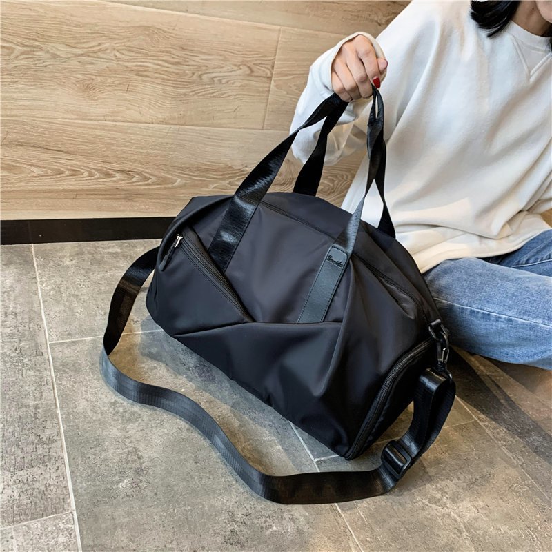 Sports bag wet and dry separation