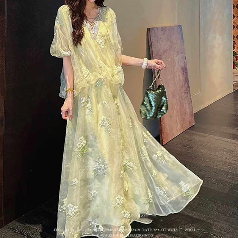 【Xia Ying】New Chinese-Style Bead Embroidery and Gold Weaving 2026 Stunning Dress with Intricate Mesh Long Skirt, Loose Long Style