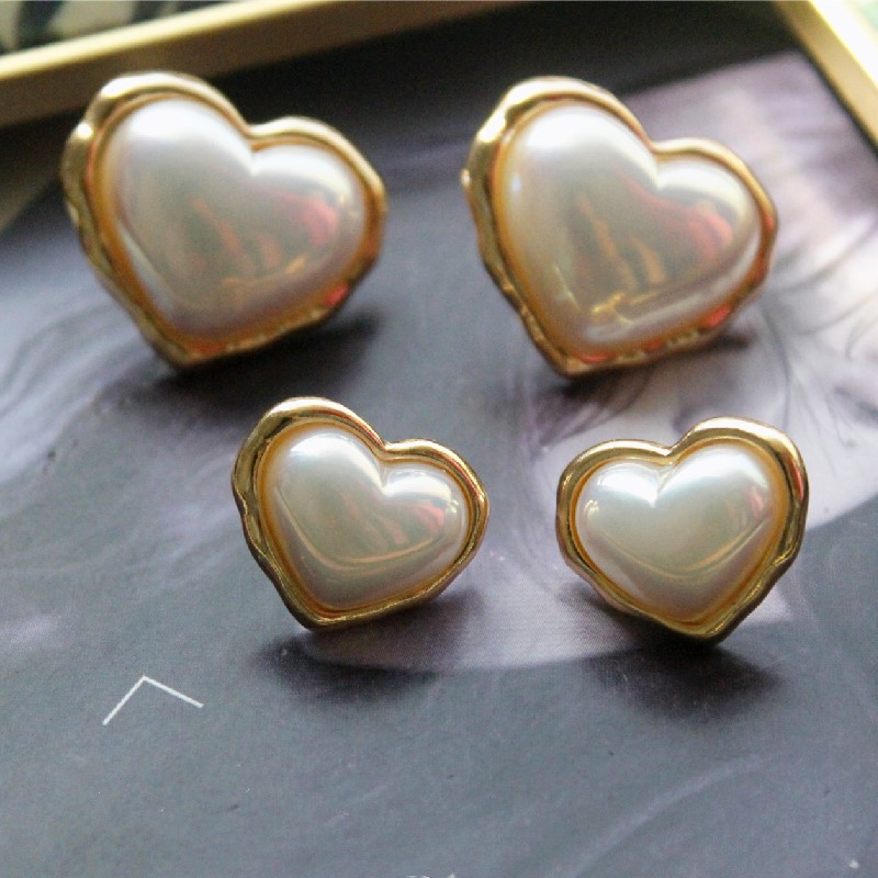 Elegant highlighter heart shaped from pearl