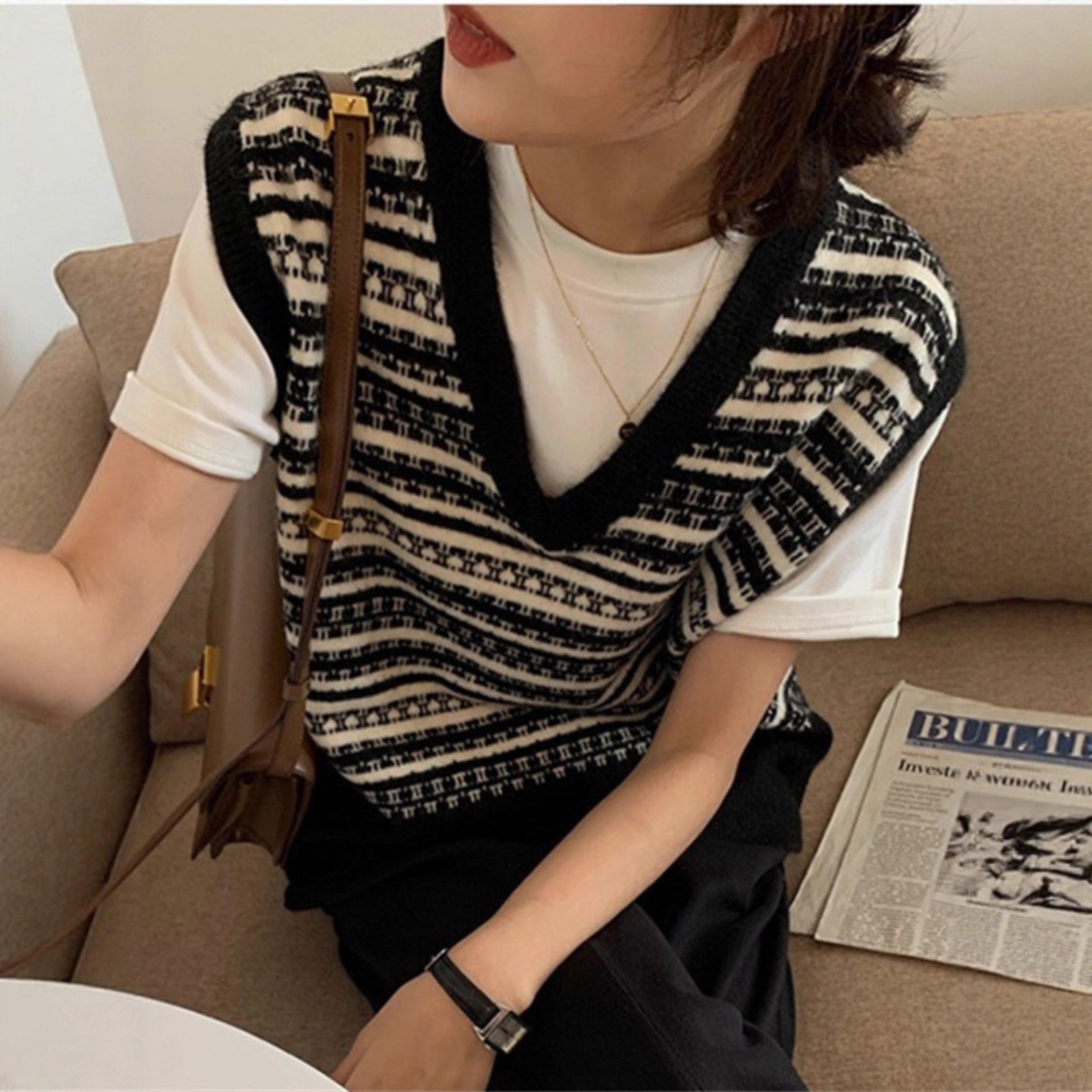 Vintage Black and White Striped V-Neck Knitted Vest for Women, Summer Short Sleeveless Sweater Vest