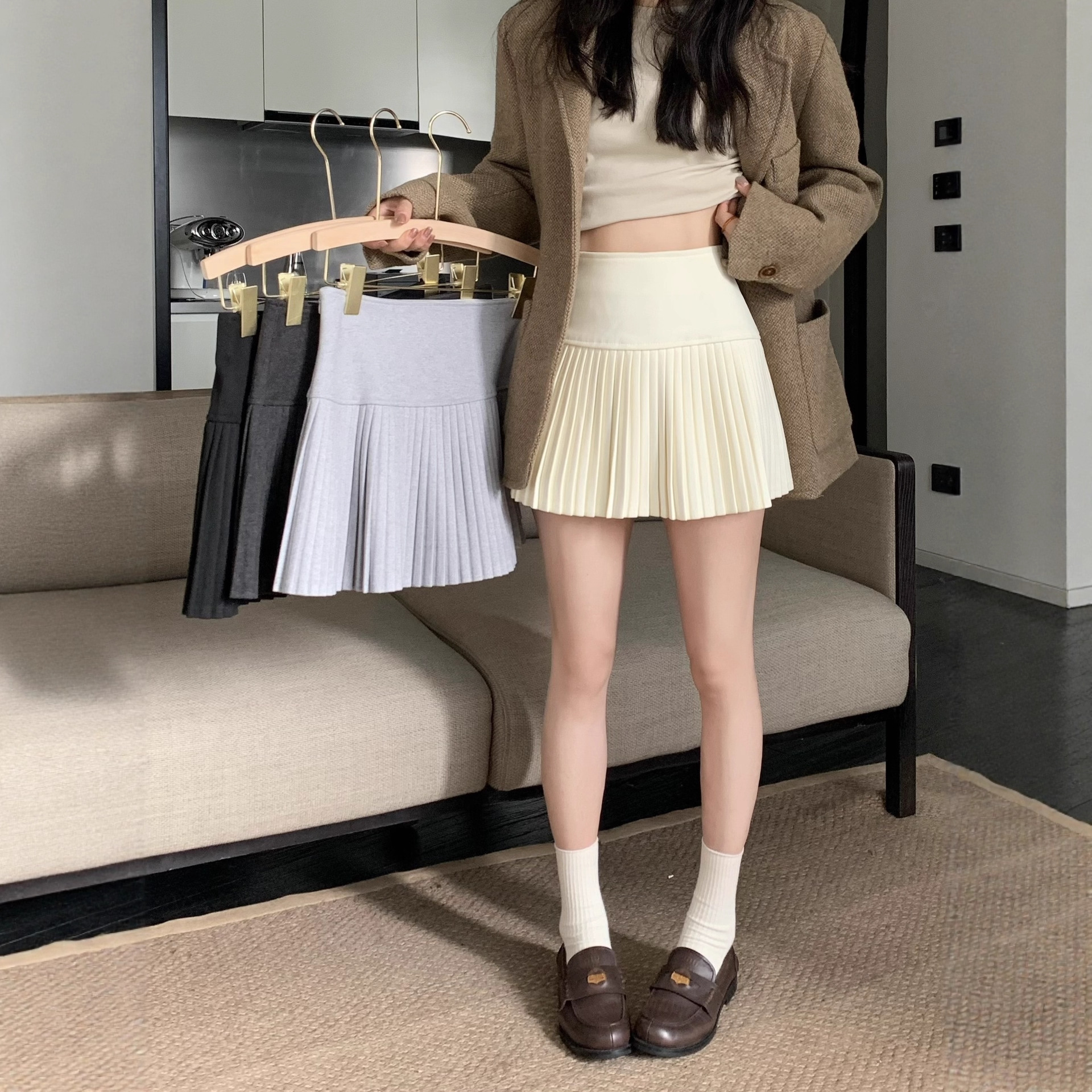 2025 New Autum Women's Pure Apricot Anti-Exposure Woolen Short Skirt Pleated Pants Skirt Slimming Look A-Line Skirt K