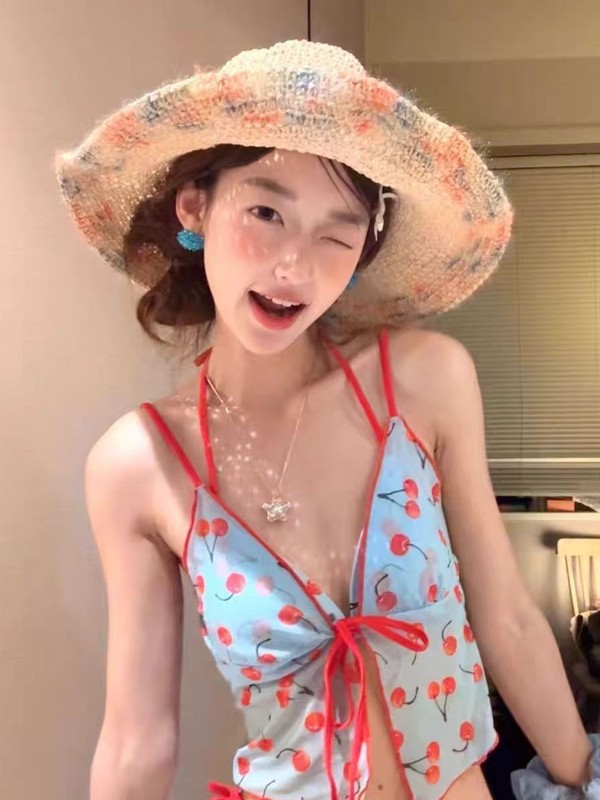 新款泳衣少女樱桃吊带四件套保守分体泳衣女比基尼小清新水上乐园|undefined