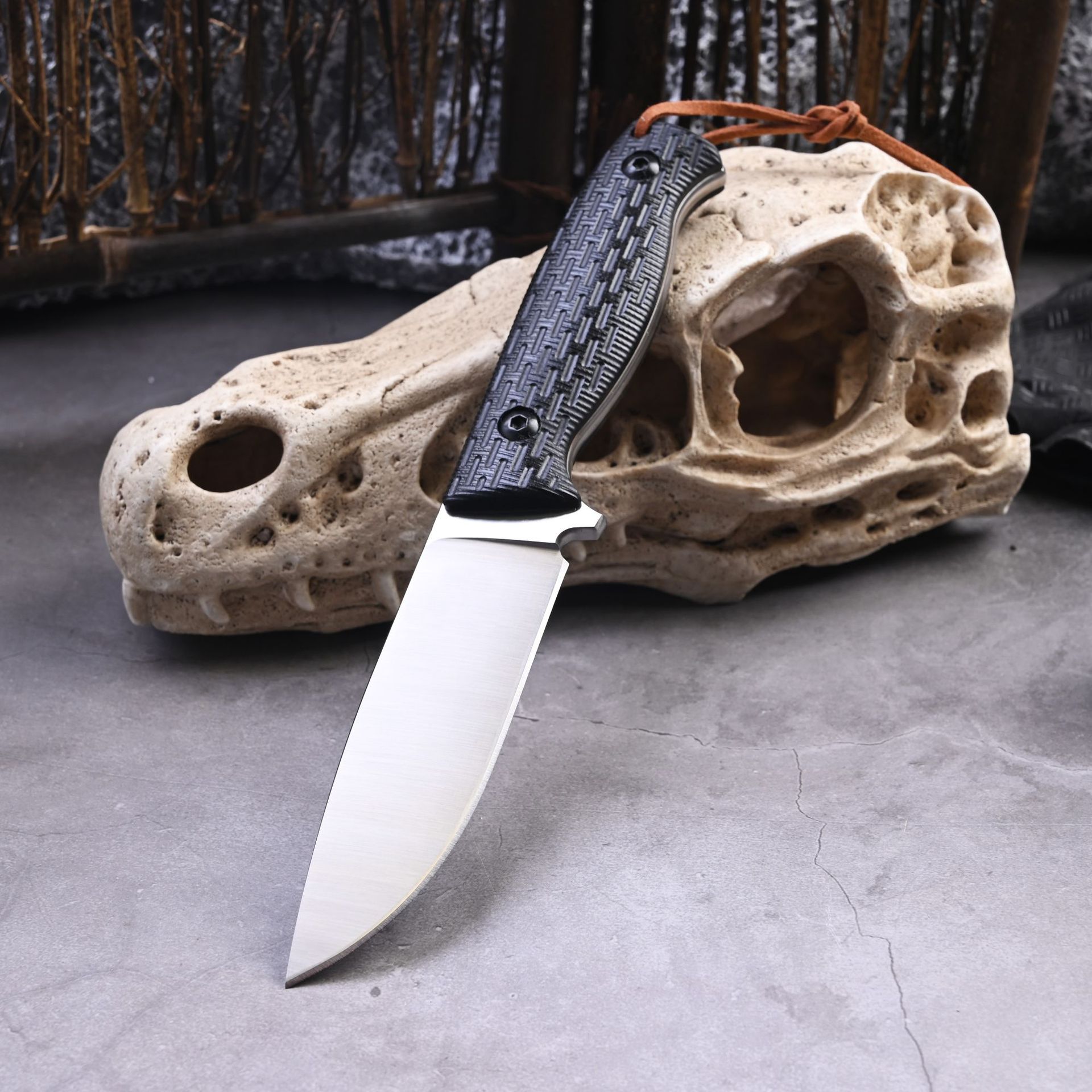 阳江户外直刀高硬度便携小刀不锈钢防身求生刀一体龙骨刀具