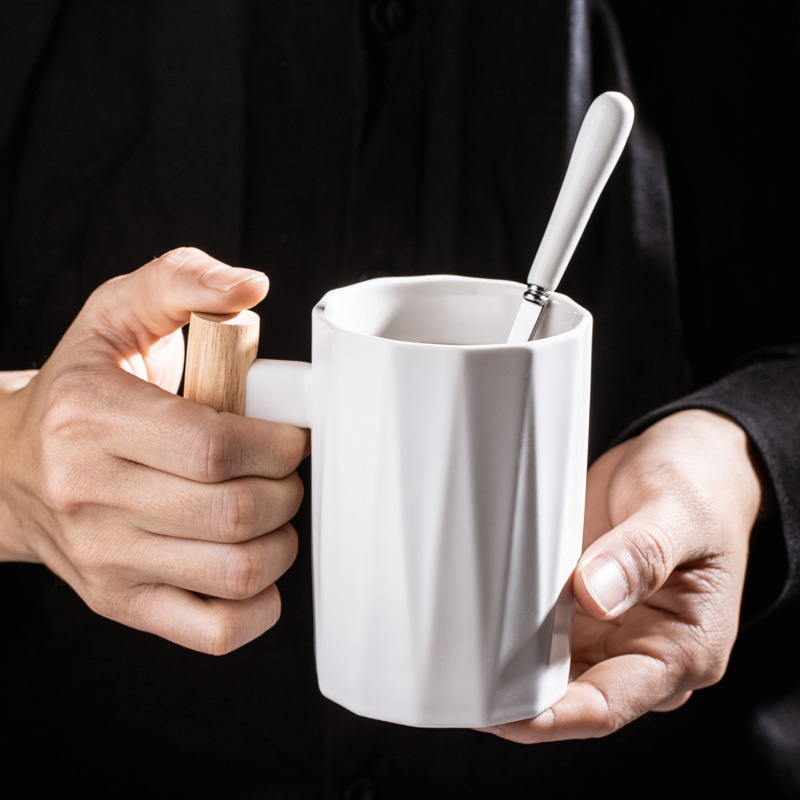 Taza de mango de madera creativa, taza de café, taza de cerámica, taza de agua, taza con tapa, cuchara, LOGOTIPO tallado