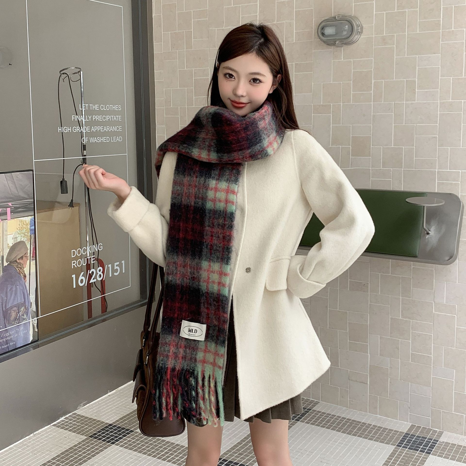 Otoño e invierno engrosado bufandas a cuadros de color mujeres estilo universal imitación de cachemira coreana sensación de atmósfera cálida alrededor del cuello