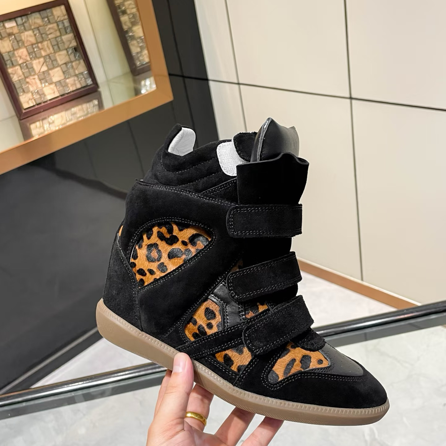 Exclusivo para estrellas callejeras europeas y estadounidenses en el aumento de la explosión. Zapatos deportivos de montaña de mujer Amazon