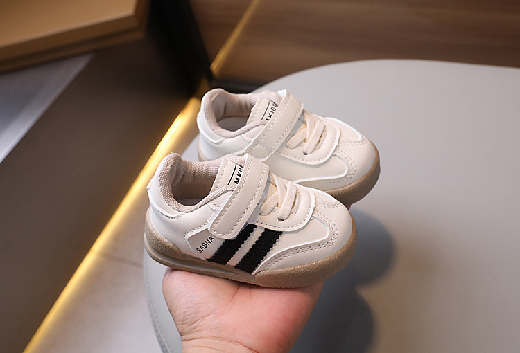 2024 Hierscht neit villsäitegt Board fir Jongen a Meedercher, däitsch Trainingsschong, mëll Sohlen Anti-Rutsch Puppelchers-Trëppelschong_voghion.com