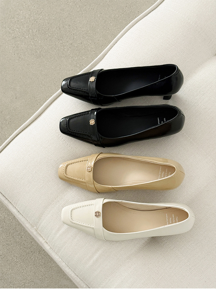 Giày cao gót nữ mũi nhọn cổ điển, gót thô vừa, họa tiết hoa sơn trà, dáng slip-on — đen chi tiết 15