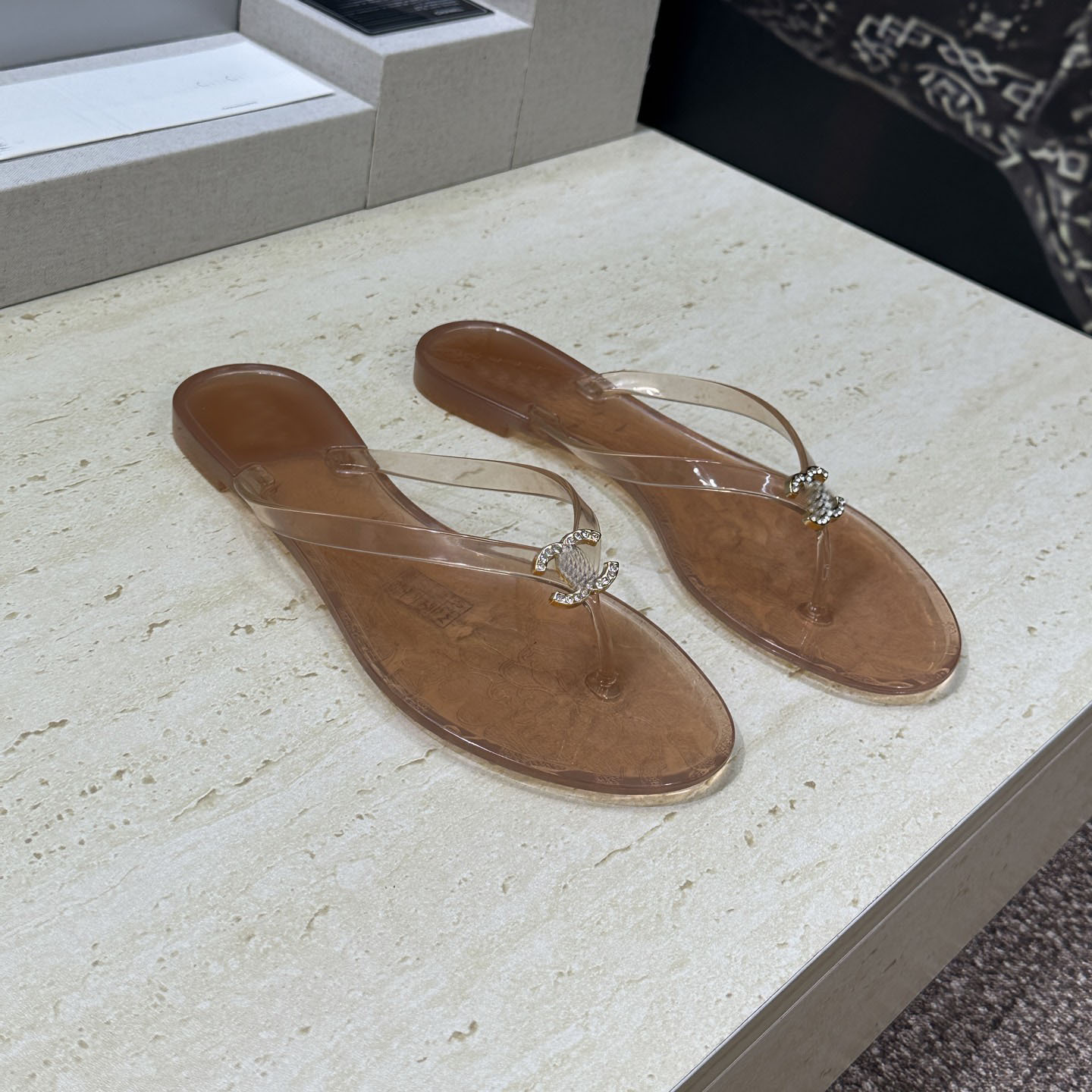 summer beach flip flops for leisure flat