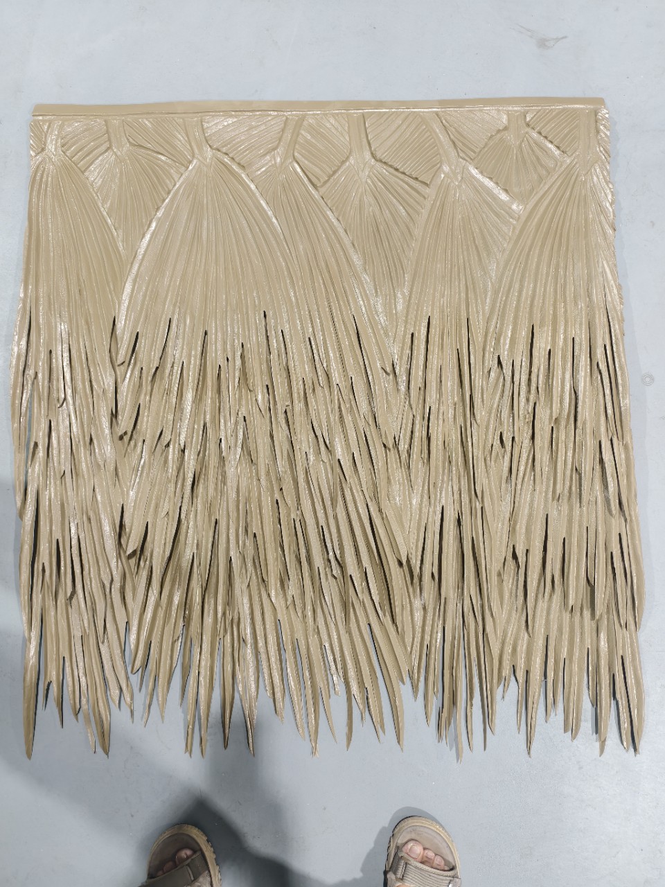 仿真稻草茅草棕榈叶芭蕉叶塑料草景区屋顶装饰假草批发防水
