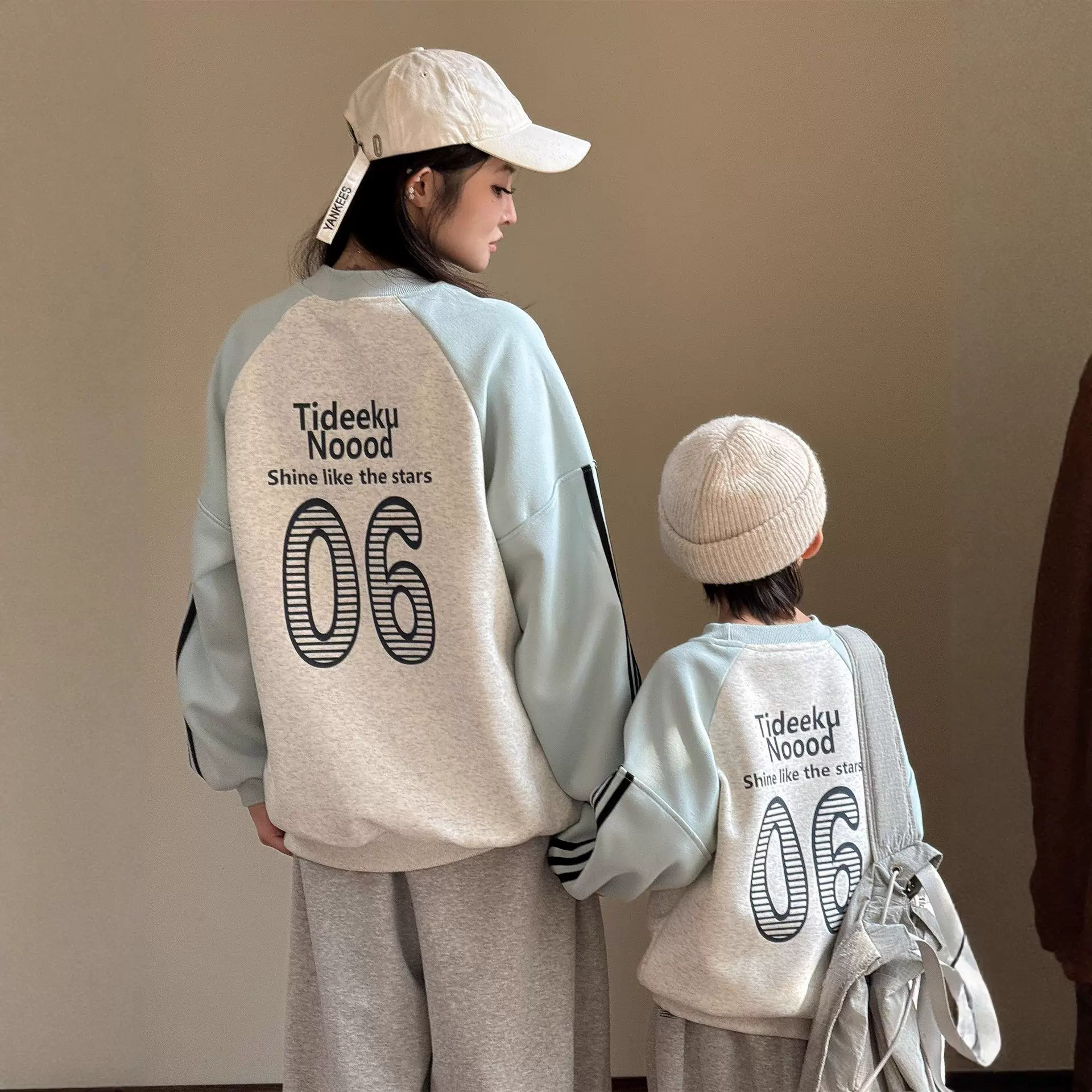 2025男童女童韩国亲子装拼色字母数字亲子一家四口圆领卫衣儿童