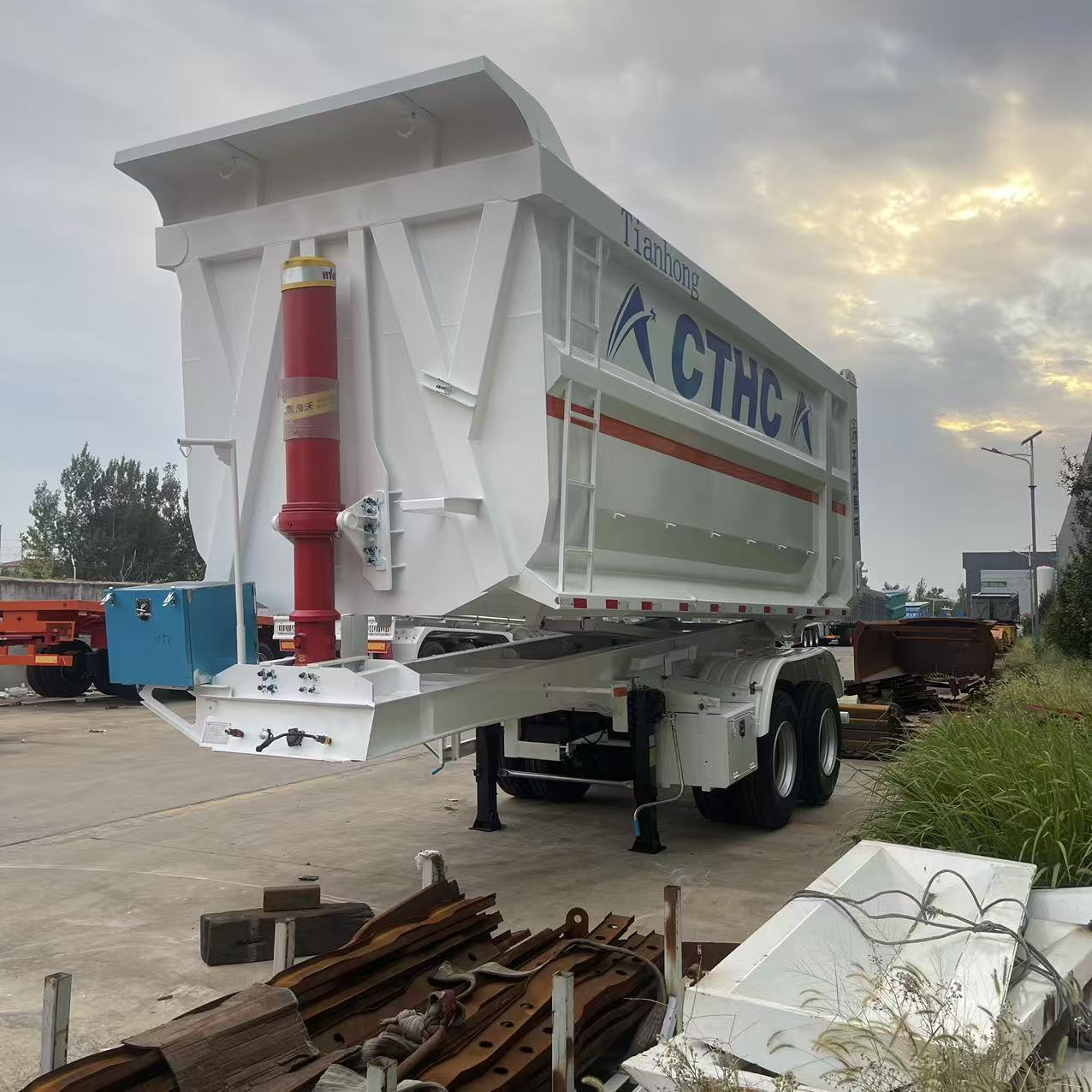 Source Factory Sells U-Shaped 2-Axis Rear-Turning Dump Semi-Trailer for Transporting Sand, Gravel and Coal Trailer, Heavy-Duty and Lightweight