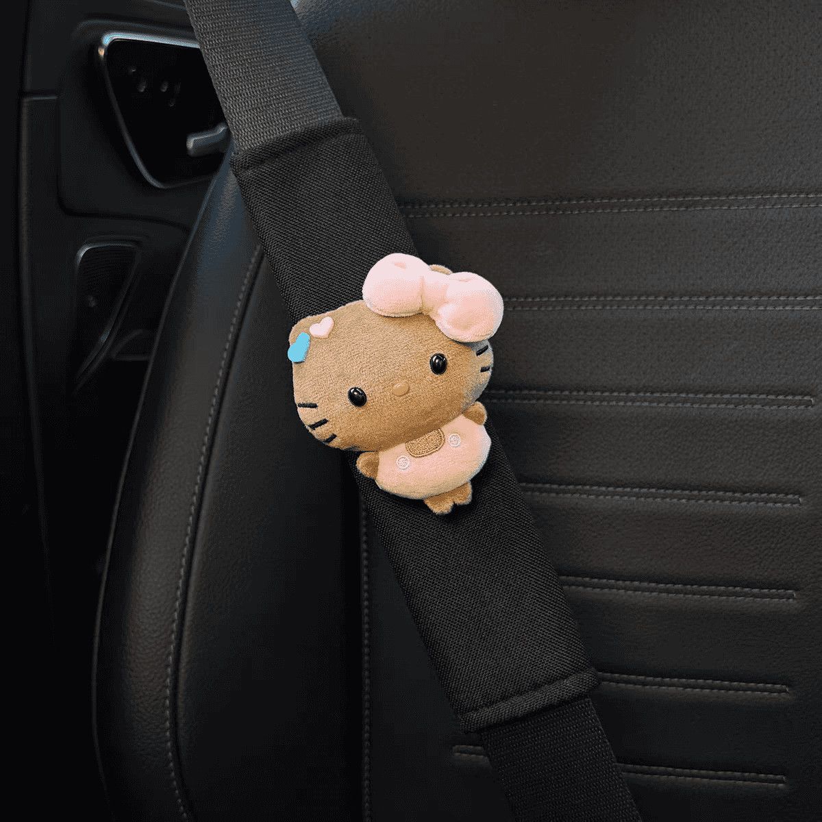 Black Leather Mini Hello Kitty Seatbelt Shoulder Pads, Cute Car Interior Accessories, New Car Gift