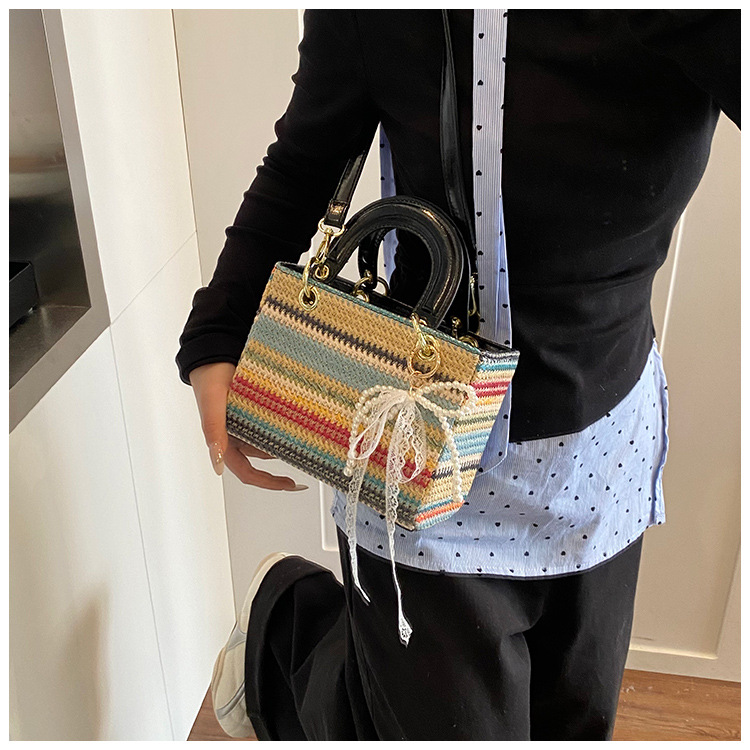 Femmes Faux Cuir Arc-En-Ciel Vêtement De Rue Paille Carré Fermeture Éclair Sac Diane display picture 8