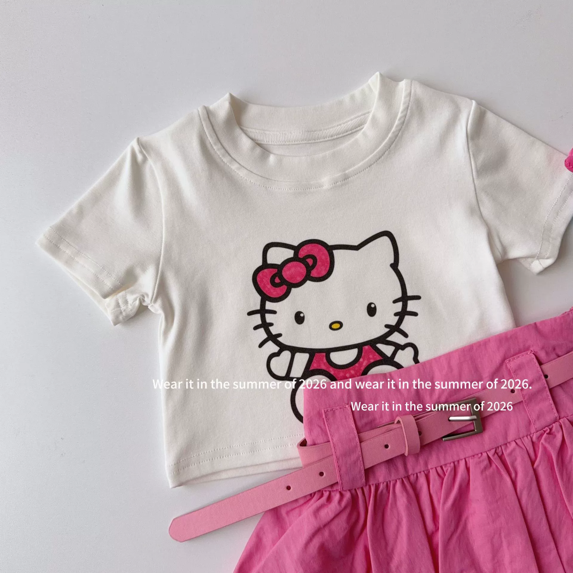 Summer T-shirt with a round collar