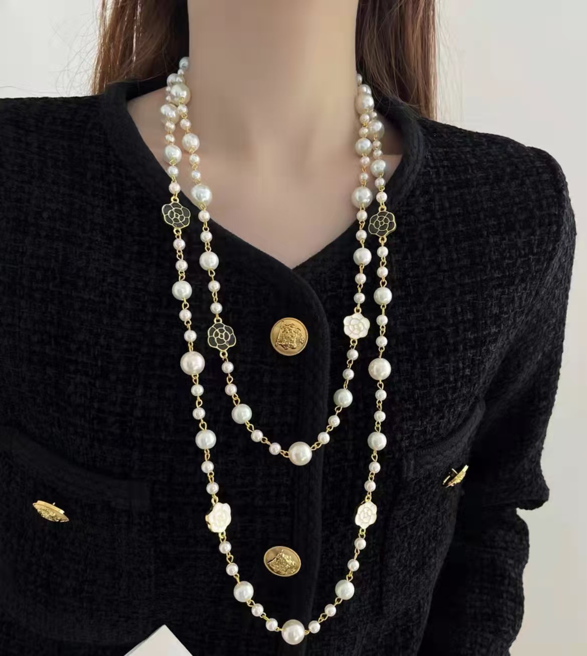 White beads black and white rose necklace 058