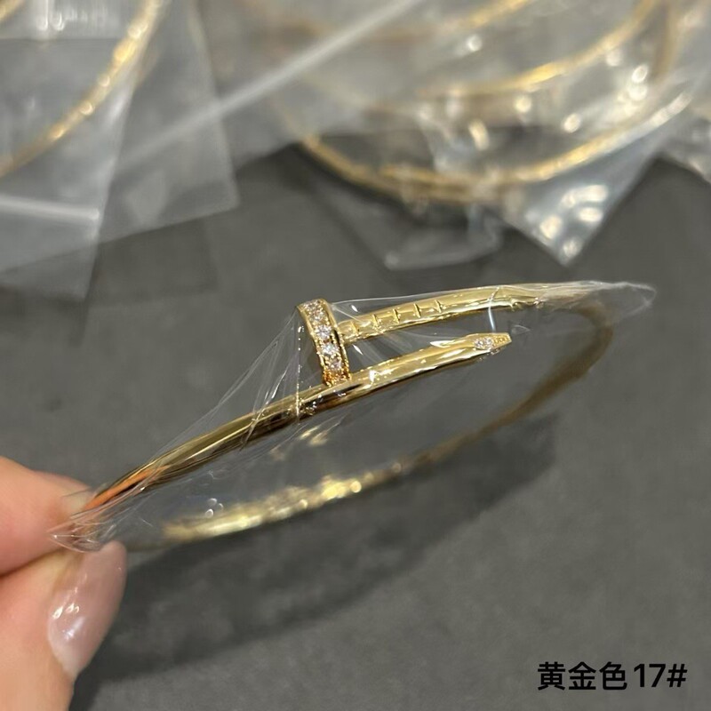 Niche Design Nail-Shaped Diamond-Encrusted Bracelet, Light Luxury and High-End Feel, Simulated Gold That Won'T Fade Easily, Direct Sales from the Manufacturer Niche Design Nail-Shaped Diamond-Encrusted Bracelet, Light Luxury and High-End Feel, Simulated Gold That Won'T Fade Easily, Direct Sales from the Manufacturer