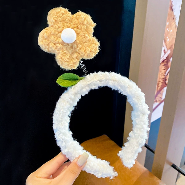 Flower-shaped, yellow