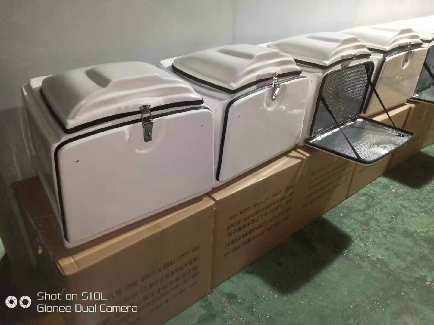 法国代理订购的高强度外送箱外卖箱保温箱外送装备储运设备系列