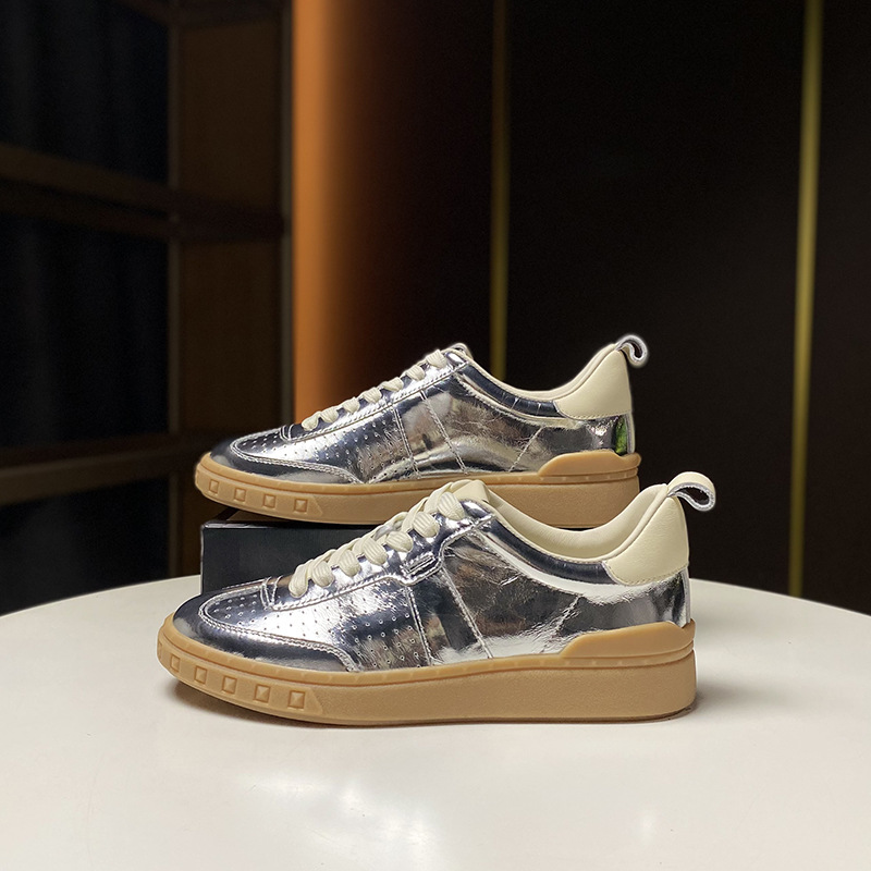 2024 Automne Nouveau Cuir Polyvalent À La Mode Fond Plat Formation Allemande Femmes À Lacets Bouche Peu Profonde Décontracté Conseil_voghion.com