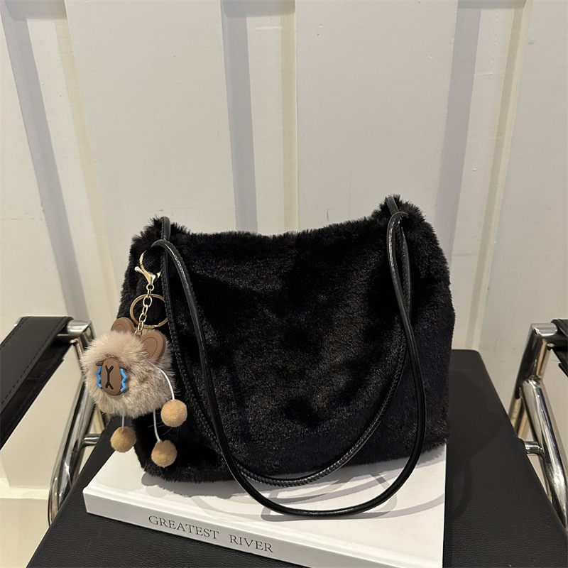 Bolsos de lana de nicho de alto nivel para mujeres 2024 nuevo otoño y invierno bolsas de peluche de hombro bolsas de gran capacidad