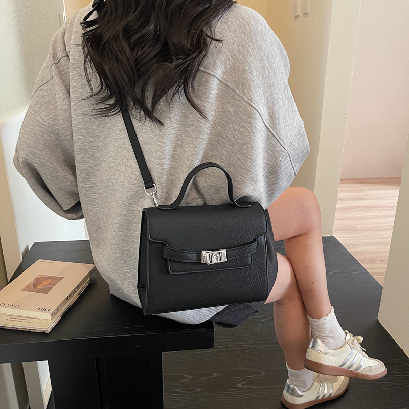 Sentido diario bolso pequeño para mujeres nuevo 2026 textura bolso de mano de transporte de moda ocio de hombro de tramo inclinado gris