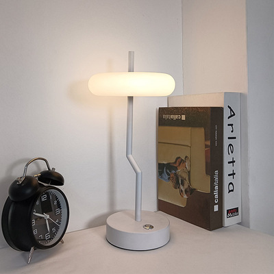 亚马逊新款复古简约美式跨境LED充电暖光氛围酒吧现代装饰台灯