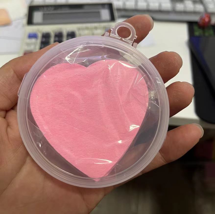 Transfronteriza venta caliente amor en forma de corazón comprimido pulpa de madera de algodón lavado de cara puff fibra esponja polvo puff rosa pieza comprimida cara limpieza puff