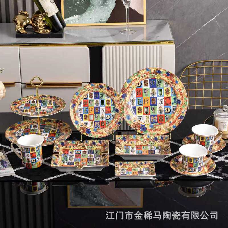 2025 New Accessible Luxury Retro Painted Hanging Plate High-End Hotel Bone China Plate Holiday Letter Christmas Plate Bread Plate