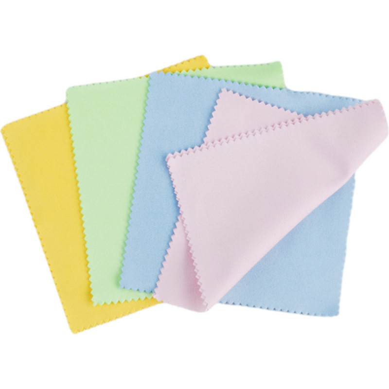 現物は携帯電話のジュエリーを提供しています。