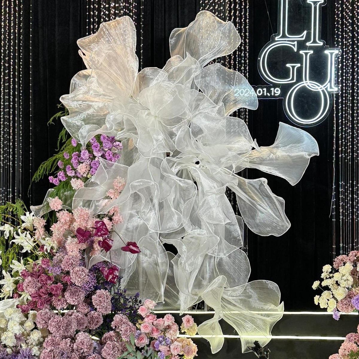 珠光白色背景巨型橱窗欧根纱网花花瓣纱装饰褶皱花艺纱花手工婚礼