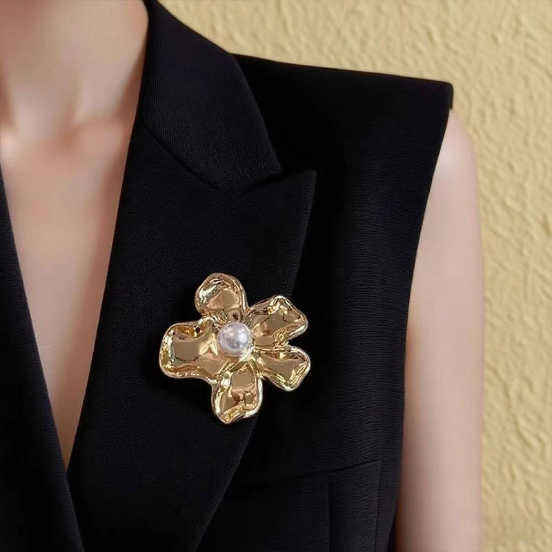 Tweed Style Pearl Flower Pin Coat Outwear Windbreaker Sweater Brooch High-End Exquisite Suit Corsage Accessories