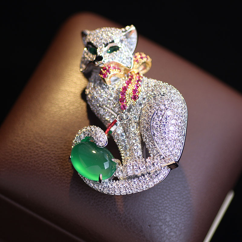 Cross-Border Light Luxury Personalized Stone-Inlaid Smart Fox Brooch Jewelry Style Charming Niche Animal Pin Buckle Same Style for Men and Women