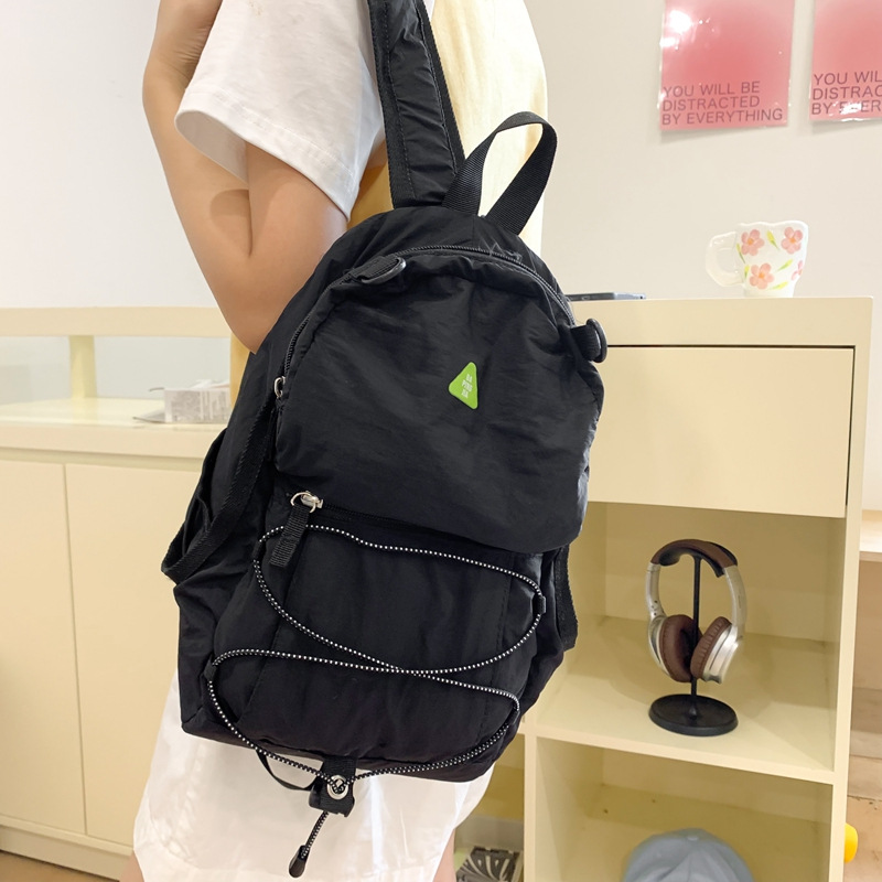 Turismo ligero mochila mochila femenina 2024 nueva bolsa de montañismo al aire libre súper ligera a prueba de lluvia ligera mochila casual de nylon masculino