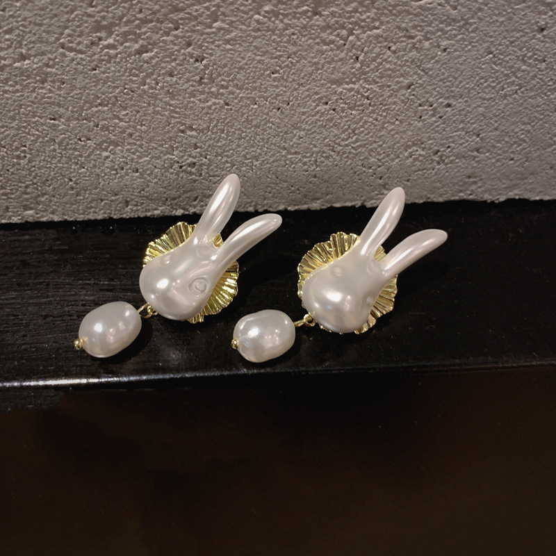 Fashion Pearl Pendant Rabbit Alloy Stud Earringspicture3