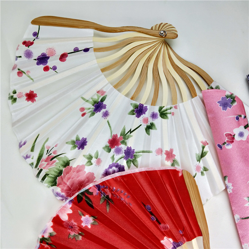 Inventario transfronterizo caliente hermoso y ventilador de conchas de viento S hueso de dragón cuchillo ventilador de hueso de bambú artesanía regalos ventilador mayorista