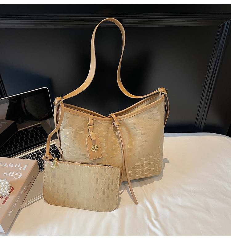Large-capacity French Tote bag for women 2025 new style, elegant European and American fashionable women's bag, casual shopping and commuting bag undefined
