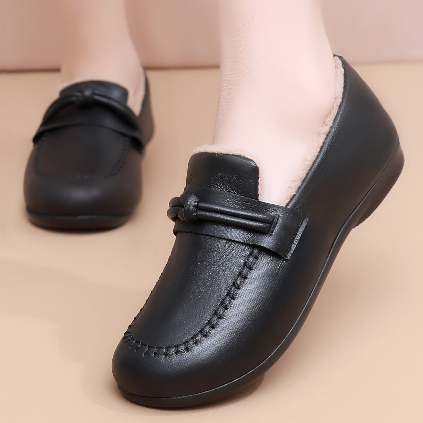 Zapatos de mujer zapatos de algodón más veludo y zapatos de cuero pequeños ligeros y cómodos botas de algodón calentadas botas de nieve de un pedazo de moda botas cortas