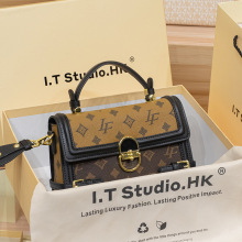 HͬŮ2024ﶬ¿ƤСμбС