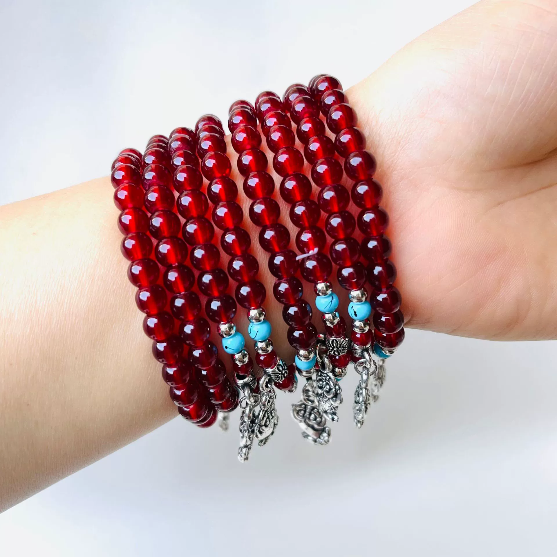 Однокруговой гранатовый браслет ретро маленький кулон аксессуар ручной браслет красный браслет подставка подарок 1 юань оптом