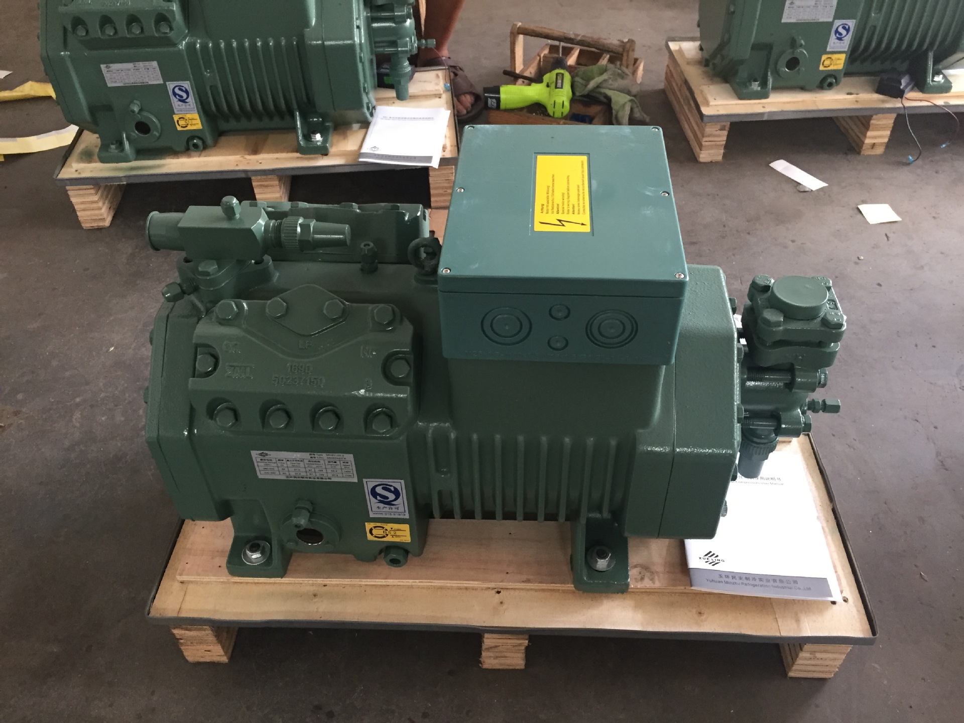 供应比泽尔型制冷压缩机（中四缸）