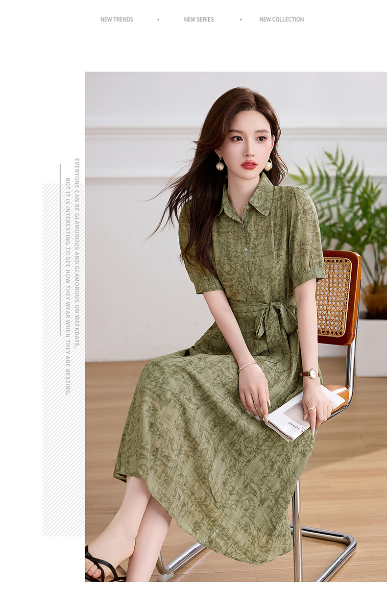Đầm suông midi cổ bẻ họa tiết hoa nhí thiết kế dây buộc eo — xanh lá cây, màu xám chi tiết 14