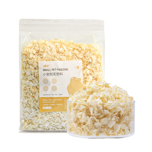 Hamster bedding made of low-dust wood shavings—perfect for chinchillas, golden hamsters, and white birch wood chips. Also includes sawdust and paper cotton for warmth, ideal for winter use.