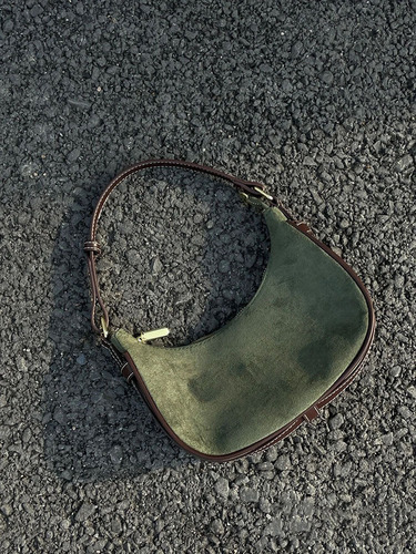 2024 spring and summer new niche underarm baguette bag for women, high-end, fashionable and versatile, crescent-shaped shoulder handbag for women