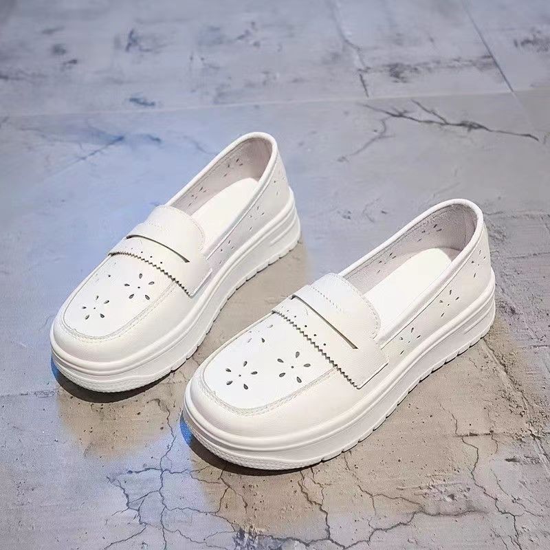 2024 primavera y verano nuevos zapatos de enfermería hembra hueco suela suave transpirable antideslizante nuevo agujero médico simple zapatos pequeños zapatos blancos