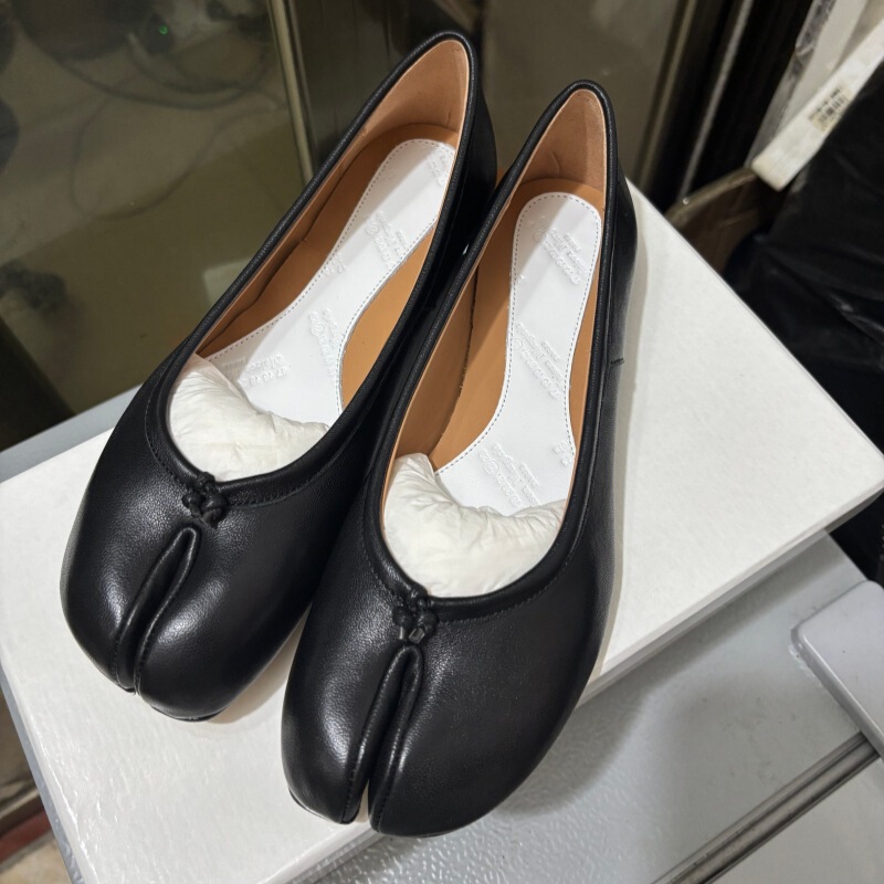 New Style Tabi Pleated Split-Toe Shoes for Women, Sheepskin Shallow Flat Pig's Hoof Ballet Margiela Women's Flats New Style Tabi Pleated Split-Toe Shoes for Women, Sheepskin Shallow Flat Pig's Hoof Ballet Margiela Women's Flats